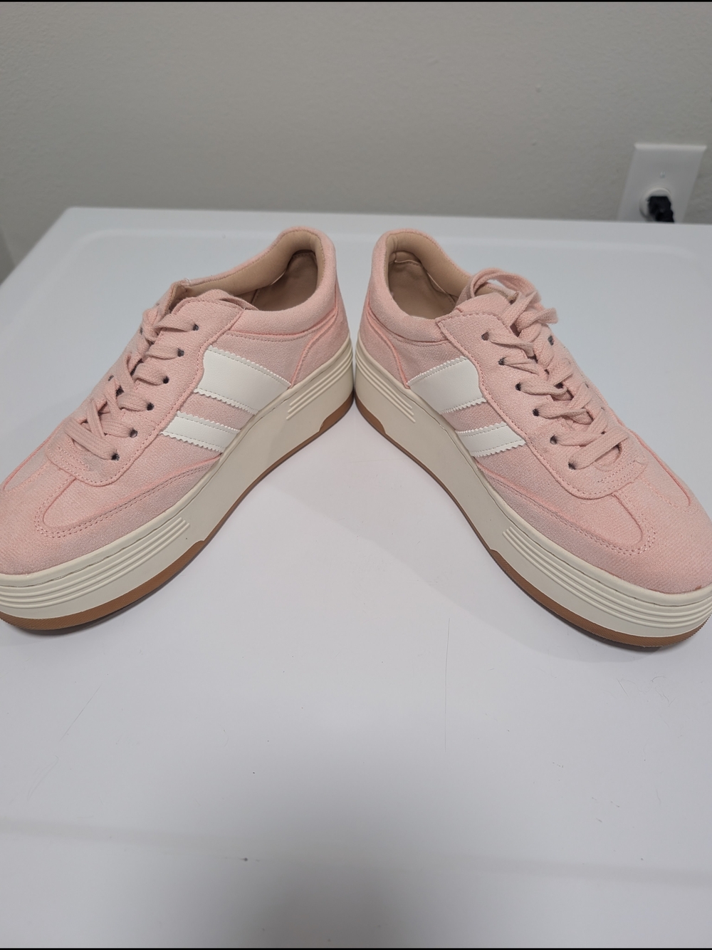 Women's Pink Madden Girl Platform Retro Tennis Shoes - Picture 2 of 6